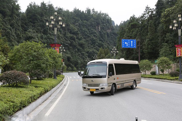 采用流線型車身設(shè)計，莊重典雅，彰顯精致經(jīng)典，可選高檔金屬烤漆，靚麗、奢華足以成為你的心動之選。 商用車之家