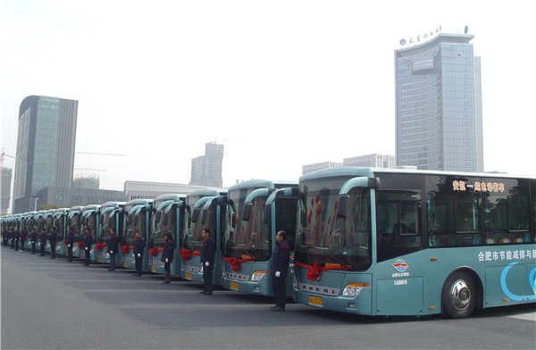 2010-安凱30臺(tái)純電動(dòng)客車(chē)正式投入合肥18路運(yùn)行-.jpg