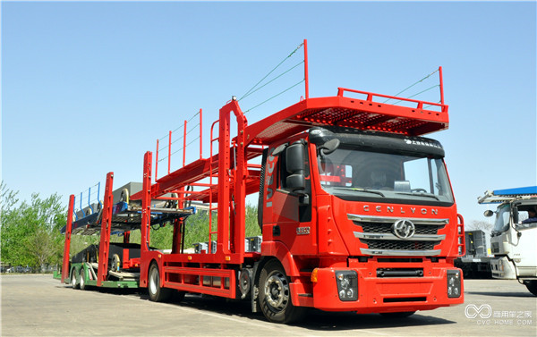 紅巖杰獅中置軸轎運(yùn)車-上汽紅巖榮獲“汽車物流行業(yè)優(yōu)秀技術(shù)裝備供應(yīng)商”稱號(hào).JPG