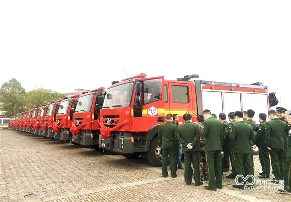 中國智造原廠四門消防車首批交付消防部門2.jpg